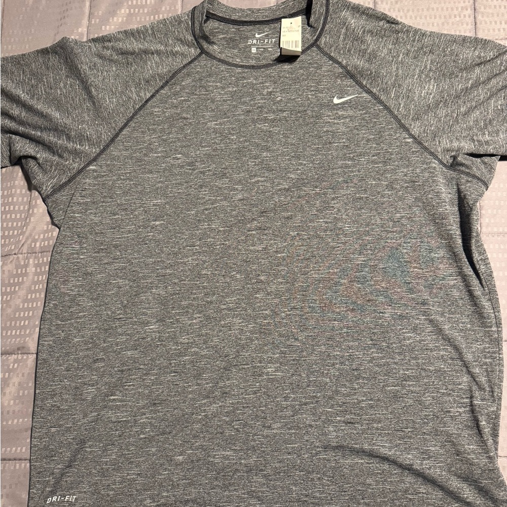 NWT Nike Men's XXL Heather Gray Dri-FIT Rash guard - loose fit